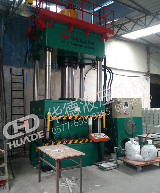 HDY71係(xi)列(lie)四(si)柱液(ye)壓(ya)機(ji)